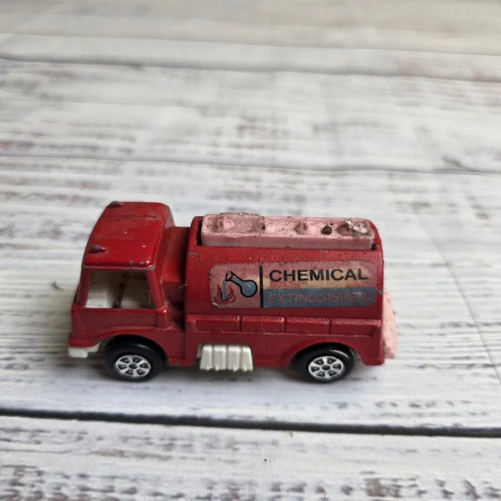 Vintage Tootsie Toy Chemical Extinguisher Red Fire Truck 1970‎ Made In USA